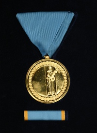 Златна медаља за изузетне заслуге